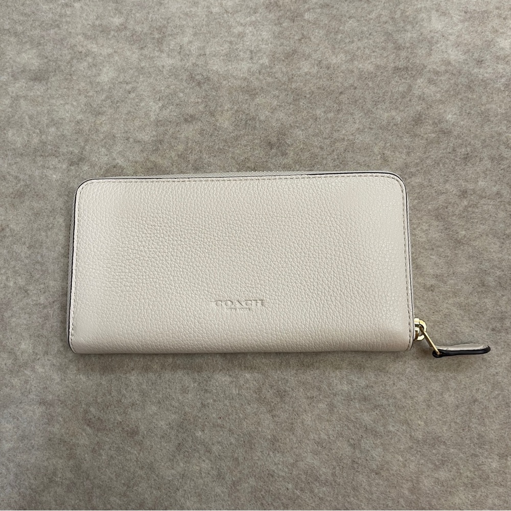 Coach Pebbled Leather Off White 3D Bow Zip Around Long Wallet Gold Hardware - Picture 3 of 11